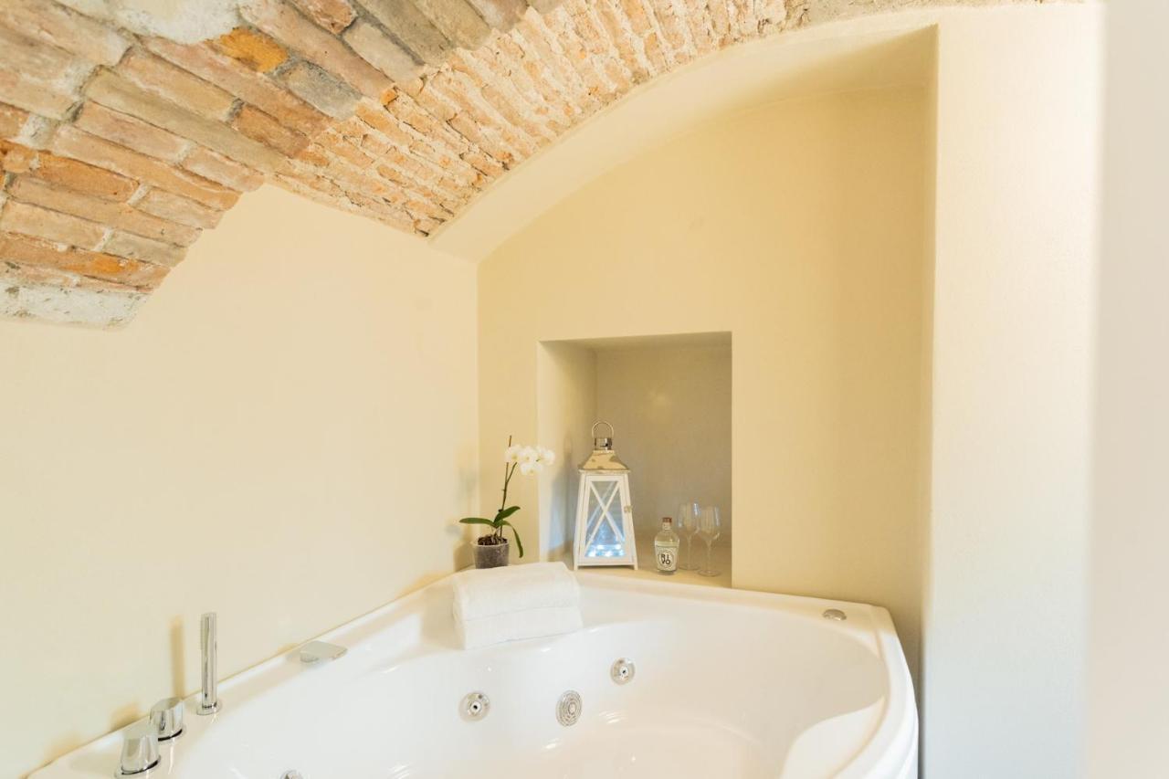 Romantic Escape City Centre With Jacuzzi & Parking By Rent All コモ エクステリア 写真